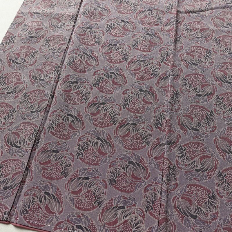 小紋 しつけ糸付き 縮緬 正絹 木の葉・植物柄 袷仕立て 身丈166.5cm 裄丈66cm 着物 紫・藤色_画像4