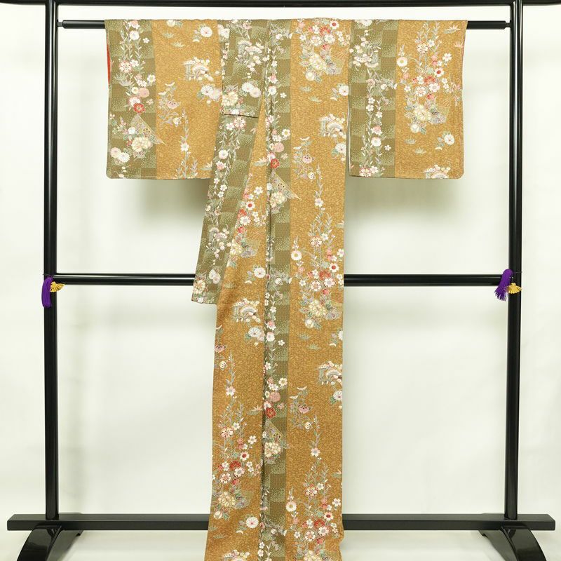 小紋 良品 しつけ糸付き 正絹 花柄 袷仕立て 身丈164.5cm 裄丈67.5cm 金彩 桜	着物 茶_画像2