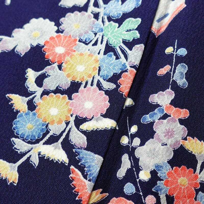 小紋 良品 しつけ糸付き 縮緬 正絹 古典柄 袷仕立て 身丈159.5cm 裄丈66.5cm 着物 青・紺_画像9