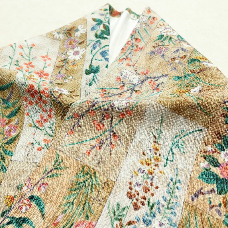 小紋 美品 しつけ糸付き 縮緬 正絹 木の葉・植物柄 袷仕立て 身丈161cm 裄丈66cm 着物 ベージュ_画像17