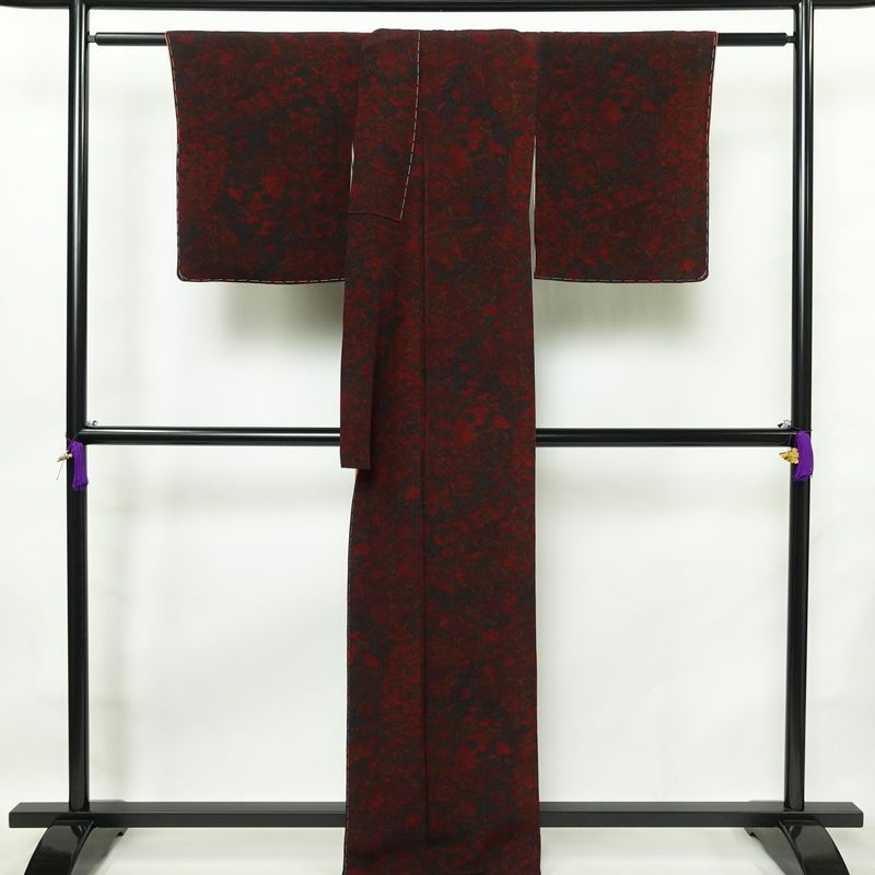 小紋 美品 しつけ糸付き 縮緬 正絹 幾何学柄・抽象柄 袷仕立て 身丈164.5cm 裄丈66.5cm 着物 小豆・エンジ_画像2
