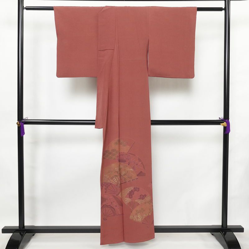 色留袖 一つ紋付き 正絹 古典柄 袷仕立て 身丈158cm 裄丈65cm 箔 刺繍 共八掛 金彩 フォーマル 着物 ピンク_画像2