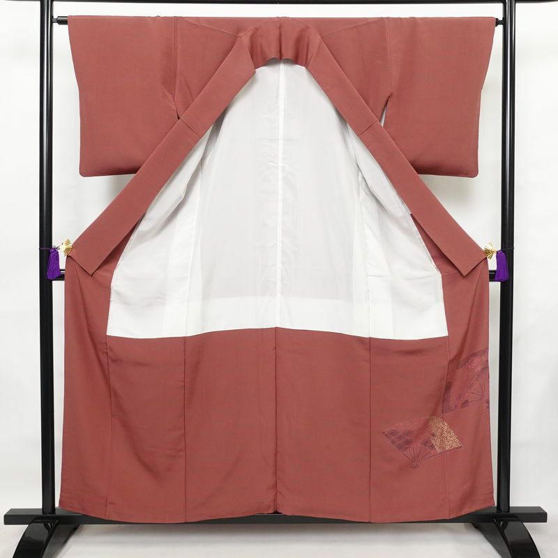 色留袖 一つ紋付き 正絹 古典柄 袷仕立て 身丈158cm 裄丈65cm 箔 刺繍 共八掛 金彩 フォーマル 着物 ピンク_画像3