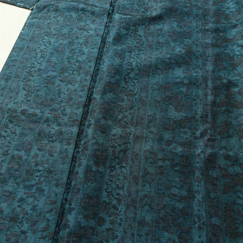 単衣 紬 良品 正絹 花柄 単衣仕立て 胴抜き 身丈161cm 裄丈65cm 一部しつけ糸付き 着物 青・紺_画像5