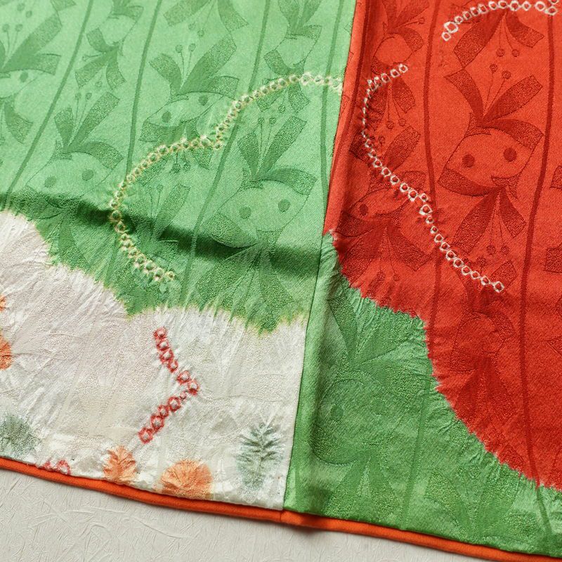 小紋 絞り 正絹 雲柄 袷仕立て 身丈155cm 裄丈68cm 一部しつけ糸付き 着物 多色使い_画像10