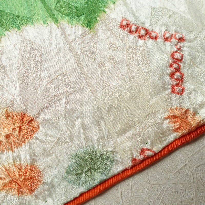 小紋 絞り 正絹 雲柄 袷仕立て 身丈155cm 裄丈68cm 一部しつけ糸付き 着物 多色使い_画像11