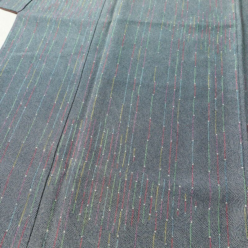小紋 縮緬 正絹 幾何学柄・抽象柄 袷仕立て 身丈153cm 裄丈63cm 着物 青・紺_画像5