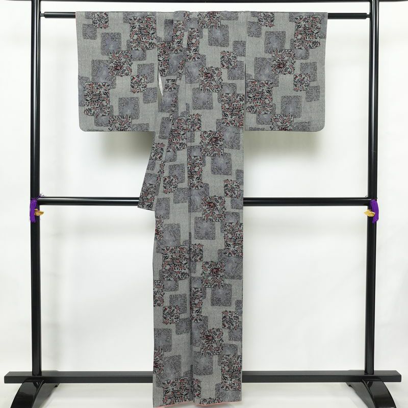 紬 正絹 木の葉・植物柄 袷仕立て 身丈159cm 裄丈66cm 着物 グレー_画像2