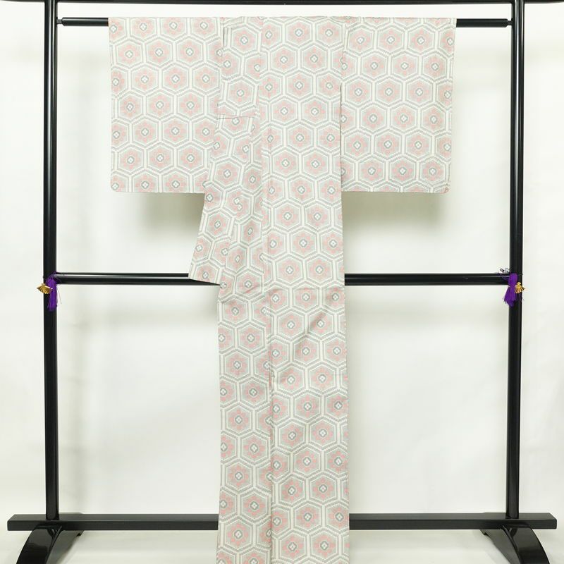 紬 しつけ糸付き 正絹 亀甲柄 袷仕立て 身丈163.5cm 裄丈65.5cm 着物 多色使い_画像2