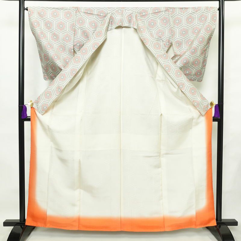 紬 しつけ糸付き 正絹 亀甲柄 袷仕立て 身丈163.5cm 裄丈65.5cm 着物 多色使い_画像3