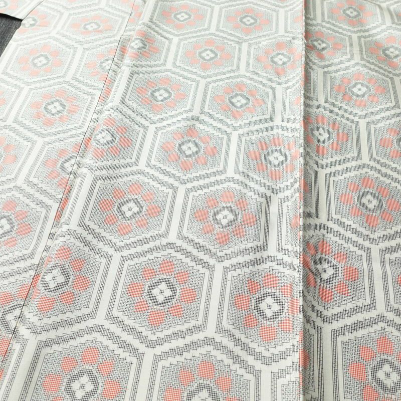 紬 しつけ糸付き 正絹 亀甲柄 袷仕立て 身丈163.5cm 裄丈65.5cm 着物 多色使い_画像5