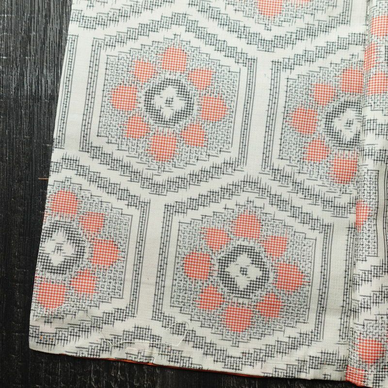 紬 しつけ糸付き 正絹 亀甲柄 袷仕立て 身丈163.5cm 裄丈65.5cm 着物 多色使い_画像12