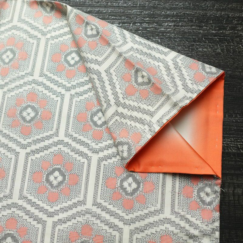 紬 しつけ糸付き 正絹 亀甲柄 袷仕立て 身丈163.5cm 裄丈65.5cm 着物 多色使い_画像14