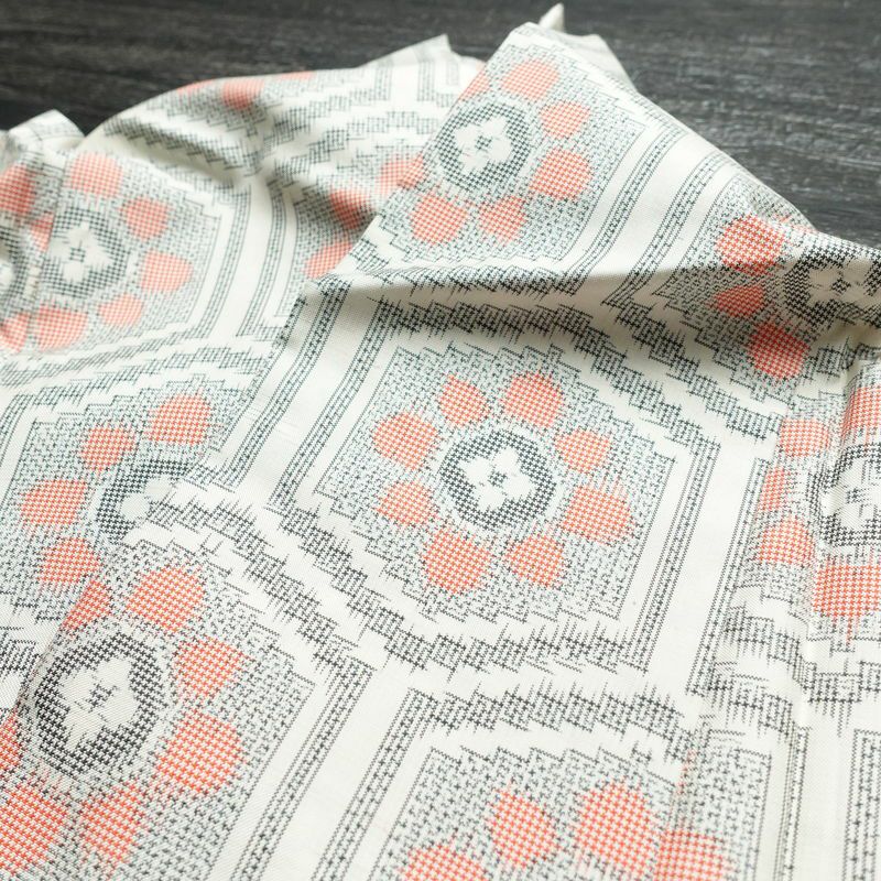 紬 しつけ糸付き 正絹 亀甲柄 袷仕立て 身丈163.5cm 裄丈65.5cm 着物 多色使い_画像17