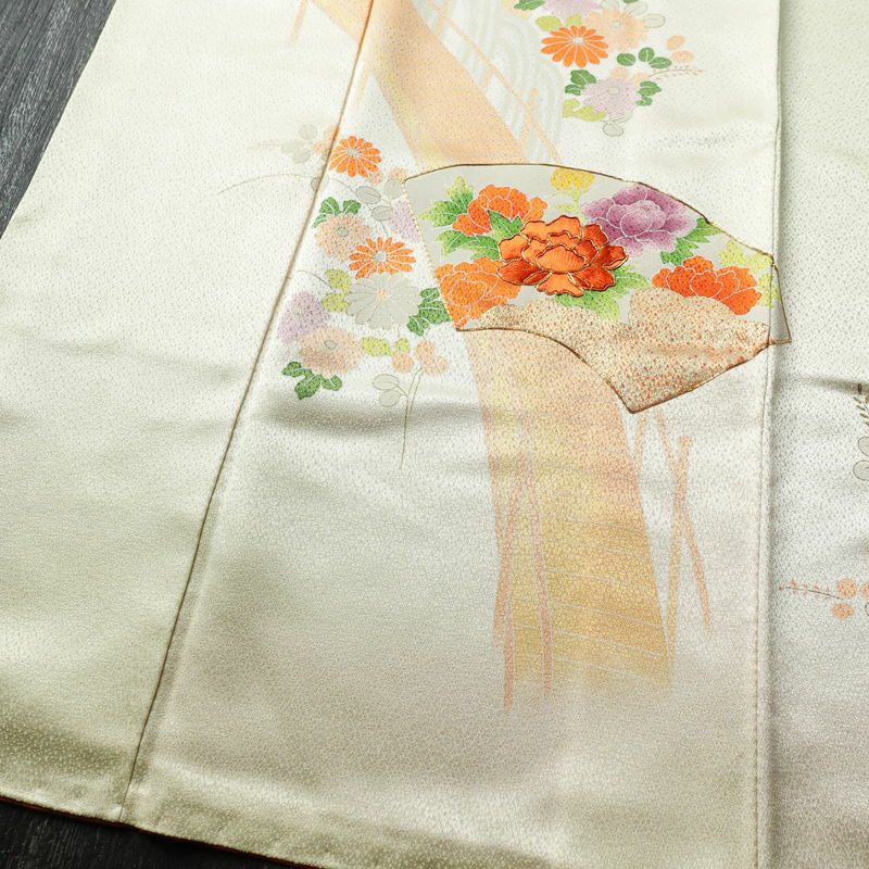 付け下げ 金駒刺繍 正絹 古典柄 袷仕立て 身丈167.5cm 裄丈65.5cm 箔 刺繍 金彩 フォーマル 着物 緑・うぐいす色_画像4