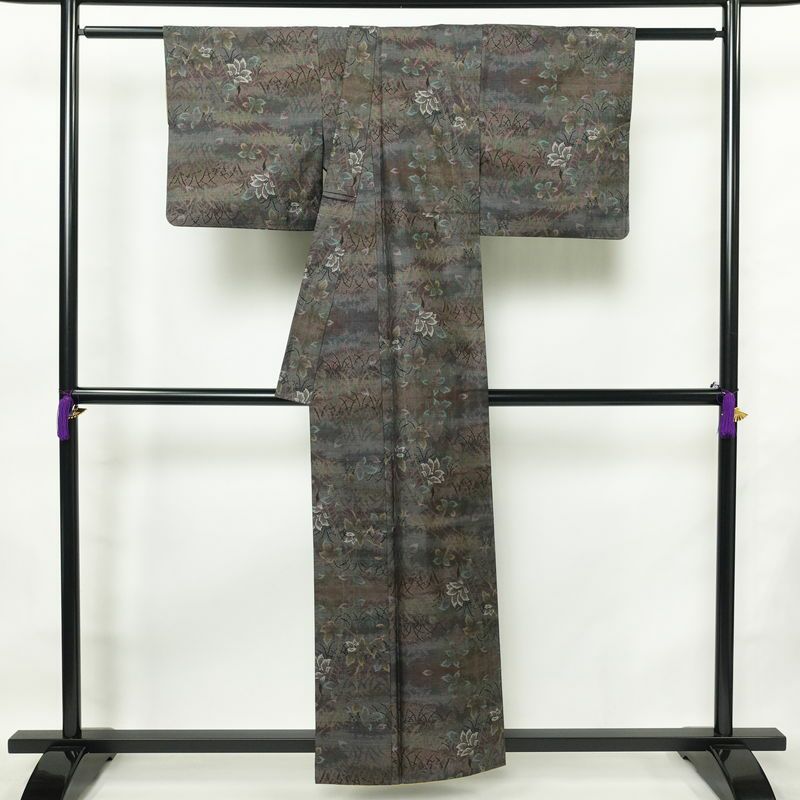 大島紬 証紙なし 正絹 木の葉・植物柄 袷仕立て 身丈155cm 裄丈64cm 着物 多色使い_画像2