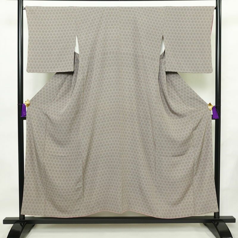 小紋 縮緬 正絹 亀甲柄 袷仕立て 身丈153.5cm 裄丈66.5cm 着物 グレー_画像1