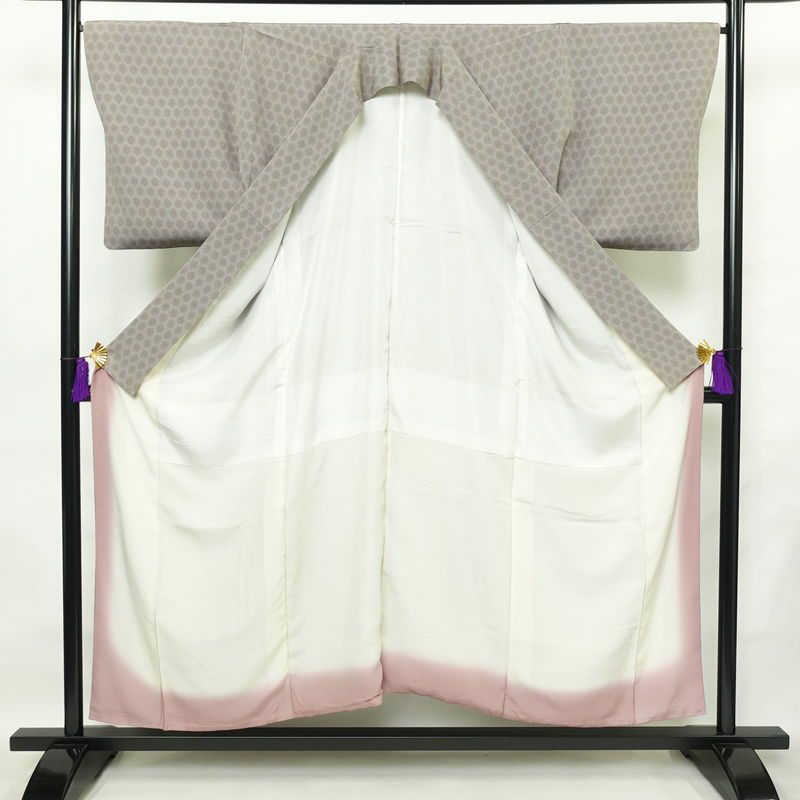 小紋 縮緬 正絹 亀甲柄 袷仕立て 身丈153.5cm 裄丈66.5cm 着物 グレー_画像3