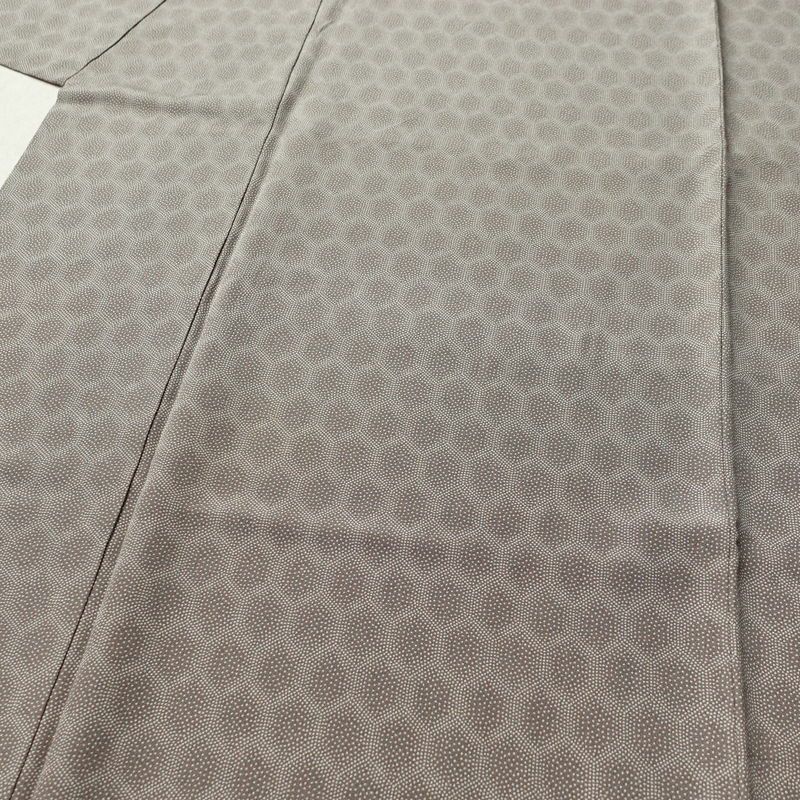 小紋 縮緬 正絹 亀甲柄 袷仕立て 身丈153.5cm 裄丈66.5cm 着物 グレー_画像5