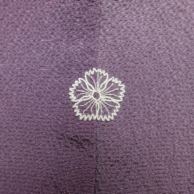 小紋 斉藤三才 落款入り 縮緬 一つ紋付き 正絹 その他の柄 袷仕立て 身丈157cm 裄丈66.5cm フォーマル 着物 紫・藤色_画像10