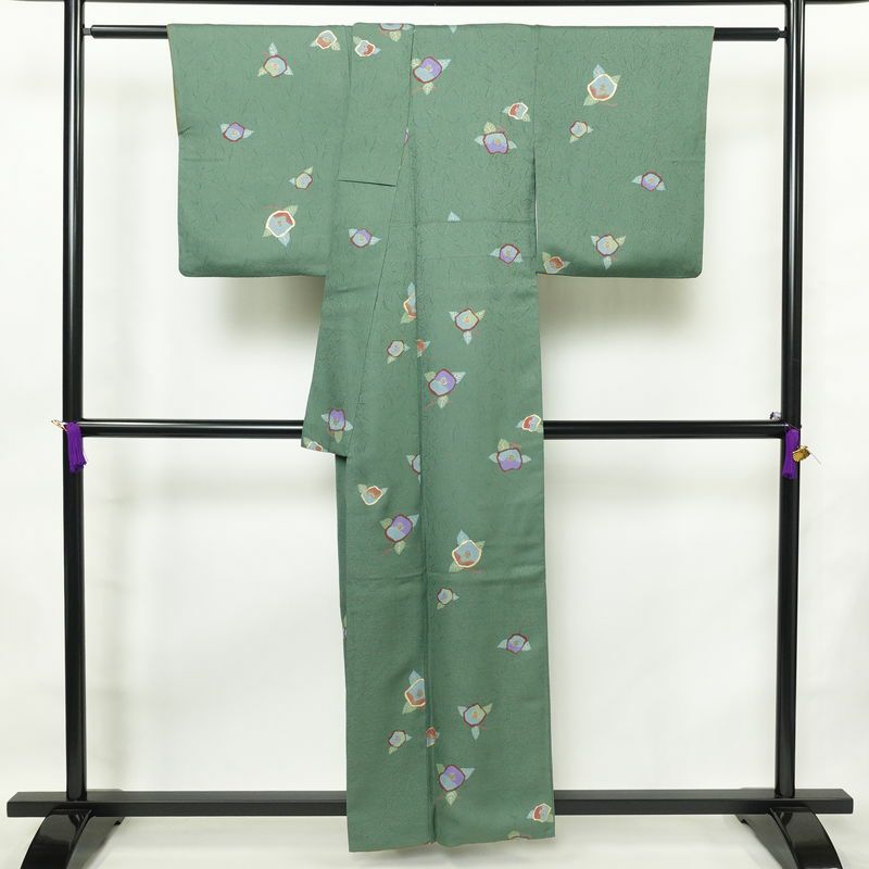 小紋 正絹 花柄 袷仕立て 身丈157cm 裄丈67cm 箔 着物 緑・うぐいす色_画像2