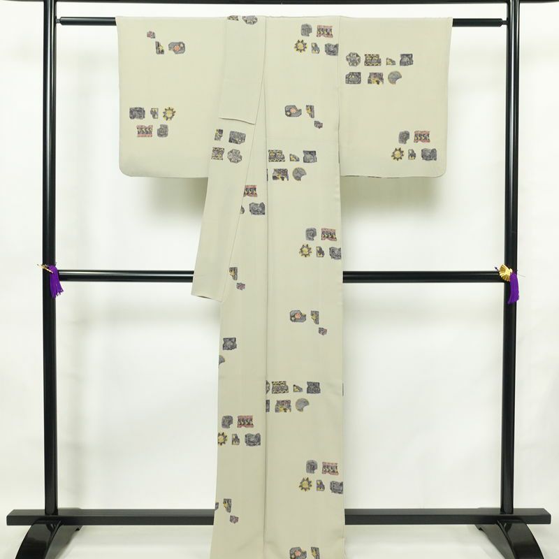 小紋 縮緬 正絹 幾何学柄・抽象柄 袷仕立て 身丈165cm 裄丈66cm 着物 グレー_画像2