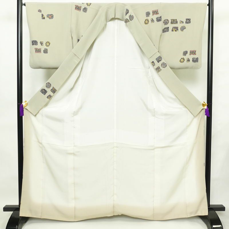 小紋 縮緬 正絹 幾何学柄・抽象柄 袷仕立て 身丈165cm 裄丈66cm 着物 グレー_画像3