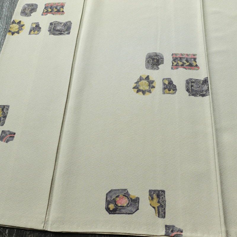 小紋 縮緬 正絹 幾何学柄・抽象柄 袷仕立て 身丈165cm 裄丈66cm 着物 グレー_画像4