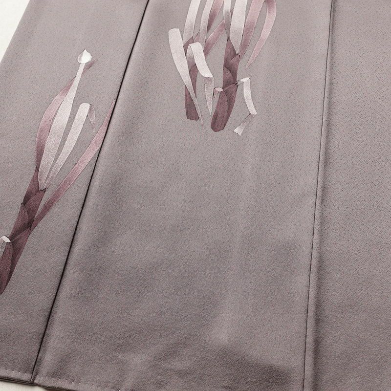 付け下げ 良品 一つ紋付き 正絹 木の葉・植物柄 袷仕立て 身丈154cm 裄丈64cm フォーマル 着物 紫・藤色_画像4