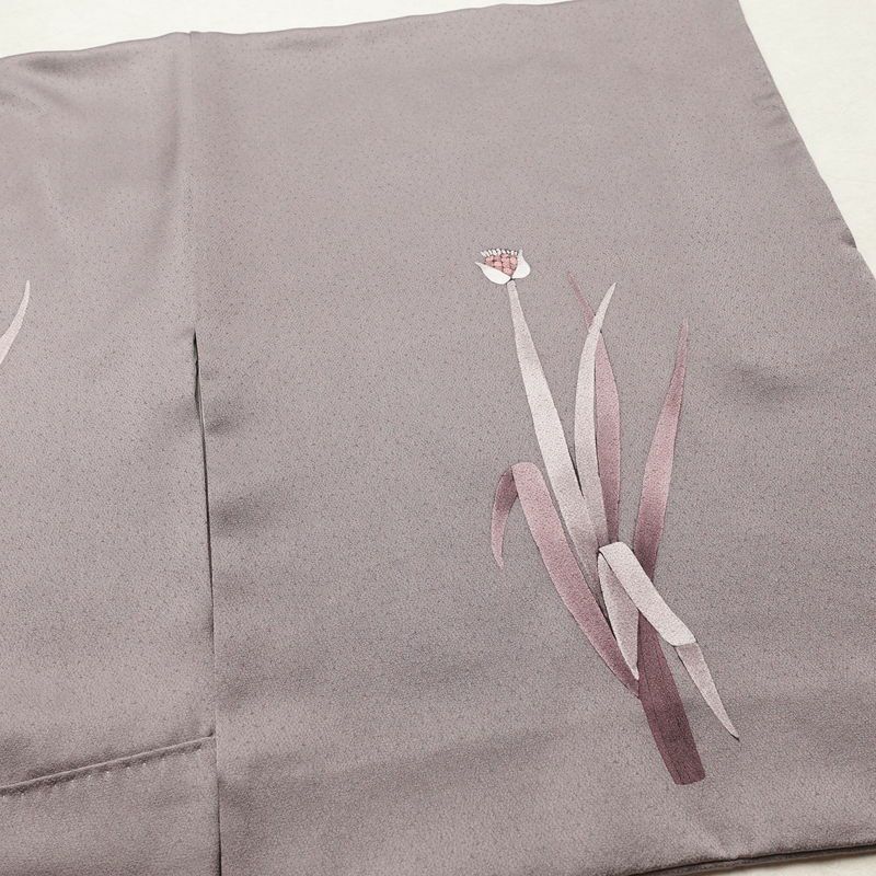 付け下げ 良品 一つ紋付き 正絹 木の葉・植物柄 袷仕立て 身丈154cm 裄丈64cm フォーマル 着物 紫・藤色_画像12