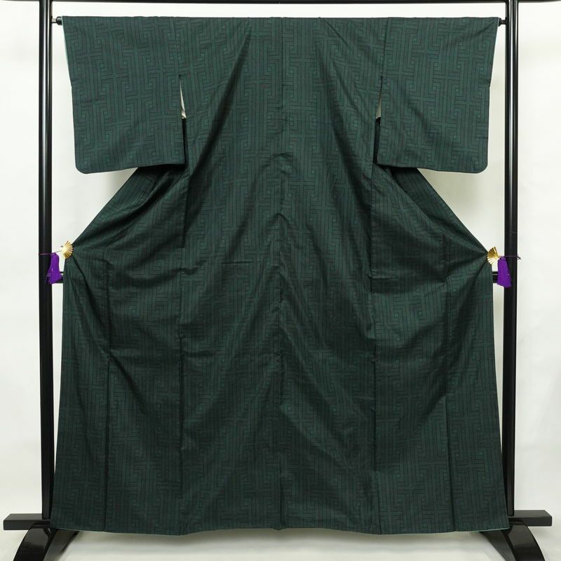 大島紬 正絹 幾何学柄・抽象柄 袷仕立て 身丈162cm 裄丈65.5cm 着物 緑・うぐいす色_画像1