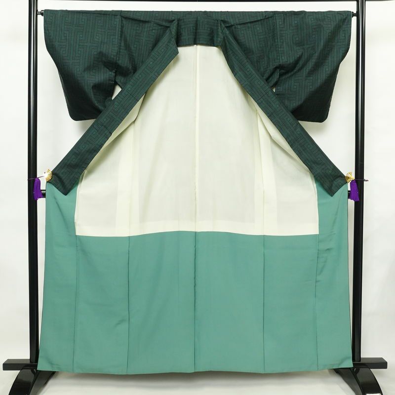 大島紬 正絹 幾何学柄・抽象柄 袷仕立て 身丈162cm 裄丈65.5cm 着物 緑・うぐいす色_画像3