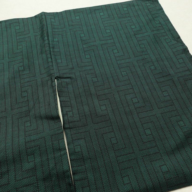 大島紬 正絹 幾何学柄・抽象柄 袷仕立て 身丈162cm 裄丈65.5cm 着物 緑・うぐいす色_画像12