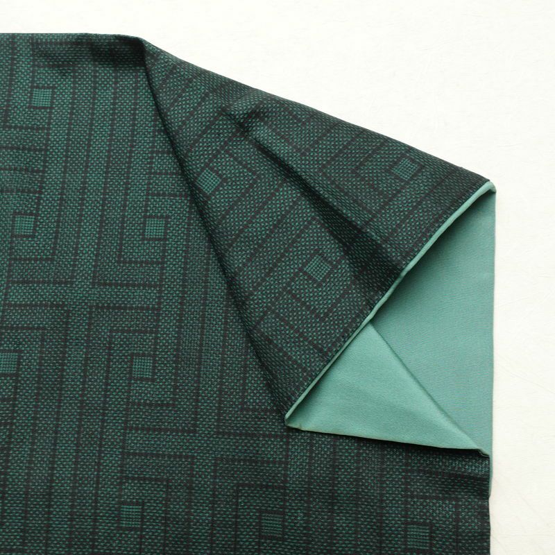 大島紬 正絹 幾何学柄・抽象柄 袷仕立て 身丈162cm 裄丈65.5cm 着物 緑・うぐいす色_画像13