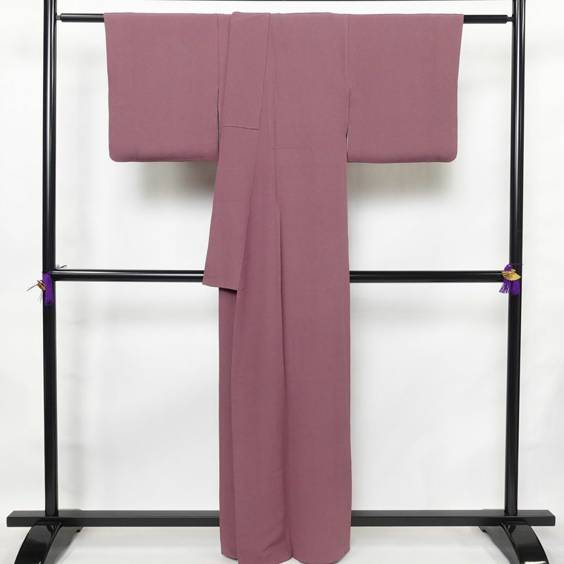 色無地 縮緬 一つ紋付き 正絹 無地 袷仕立て 身丈161cm 裄丈67cm フォーマル 着物 紫・藤色_画像2