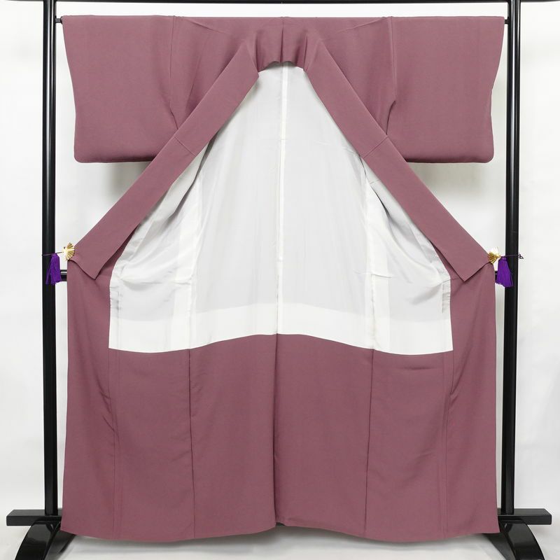 色無地 縮緬 一つ紋付き 正絹 無地 袷仕立て 身丈161cm 裄丈67cm フォーマル 着物 紫・藤色_画像3