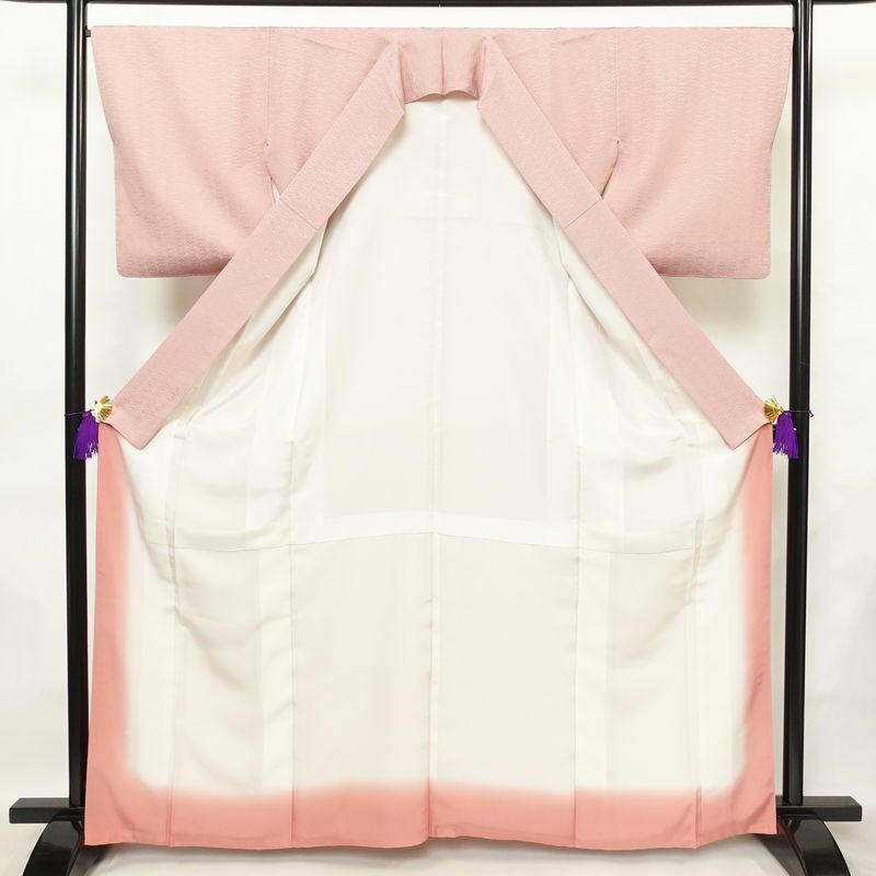 色無地 良品 一つ紋付き 正絹 古典柄 袷仕立て 身丈163.5cm 裄丈67.5cm 一部しつけ糸付き フォーマル 着物 ピンク_画像3