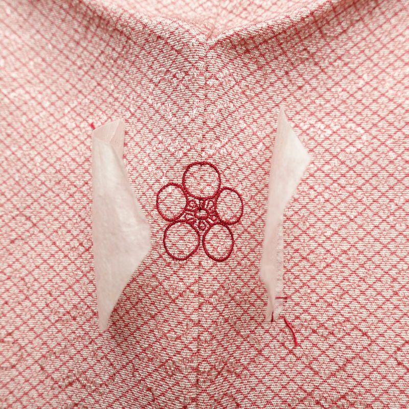 色無地 良品 一つ紋付き 正絹 古典柄 袷仕立て 身丈163.5cm 裄丈67.5cm 一部しつけ糸付き フォーマル 着物 ピンク_画像11