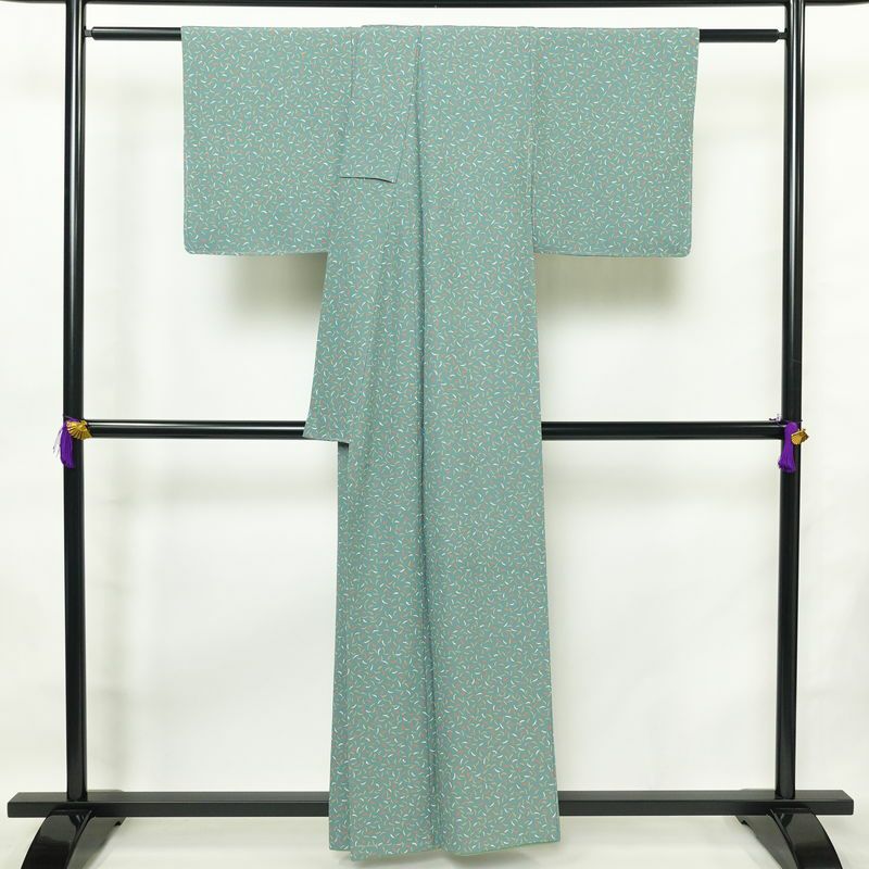 小紋 しつけ糸付き 縮緬 正絹 幾何学柄・抽象柄 袷仕立て 身丈158cm 裄丈64cm 着物 緑・うぐいす色_画像2