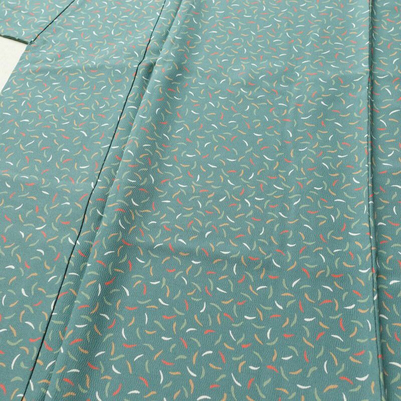 小紋 しつけ糸付き 縮緬 正絹 幾何学柄・抽象柄 袷仕立て 身丈158cm 裄丈64cm 着物 緑・うぐいす色_画像5