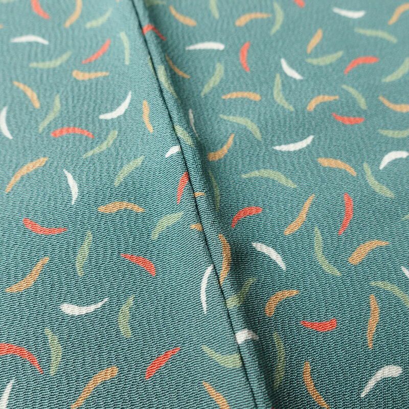 小紋 しつけ糸付き 縮緬 正絹 幾何学柄・抽象柄 袷仕立て 身丈158cm 裄丈64cm 着物 緑・うぐいす色_画像9