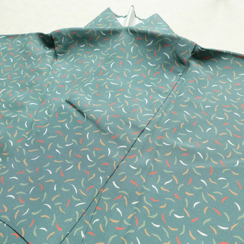 小紋 しつけ糸付き 縮緬 正絹 幾何学柄・抽象柄 袷仕立て 身丈158cm 裄丈64cm 着物 緑・うぐいす色_画像15