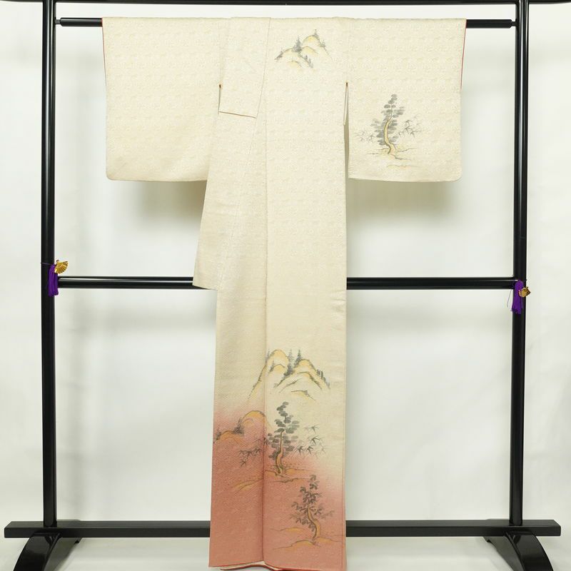 付け下げ 綸子 一つ紋付き 正絹 風景柄 袷仕立て 身丈161cm 裄丈65.5cm フォーマル 着物 ベージュ_画像2