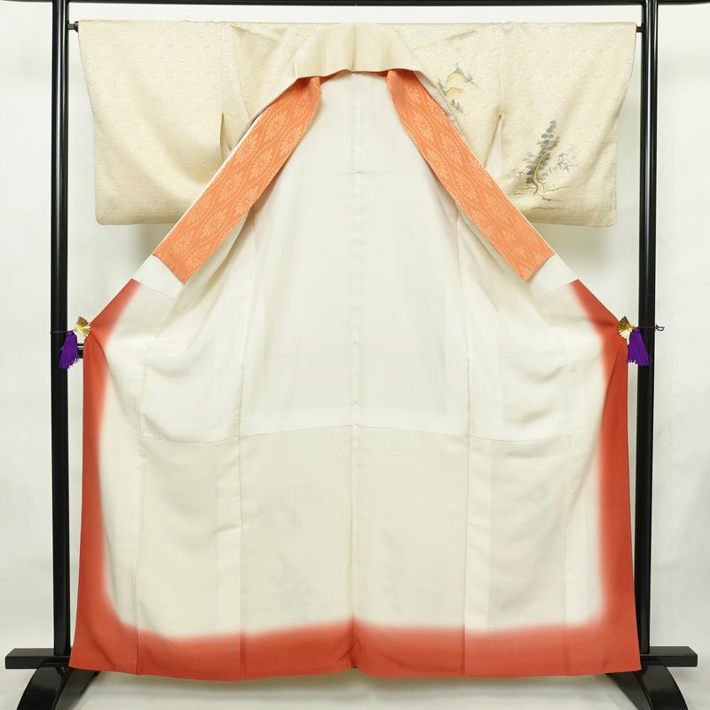 付け下げ 綸子 一つ紋付き 正絹 風景柄 袷仕立て 身丈161cm 裄丈65.5cm フォーマル 着物 ベージュ_画像3