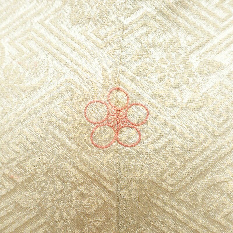 付け下げ 綸子 一つ紋付き 正絹 風景柄 袷仕立て 身丈161cm 裄丈65.5cm フォーマル 着物 ベージュ_画像13