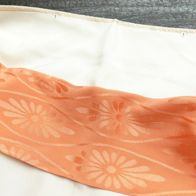 付け下げ 綸子 一つ紋付き 正絹 風景柄 袷仕立て 身丈161cm 裄丈65.5cm フォーマル 着物 ベージュ_画像20