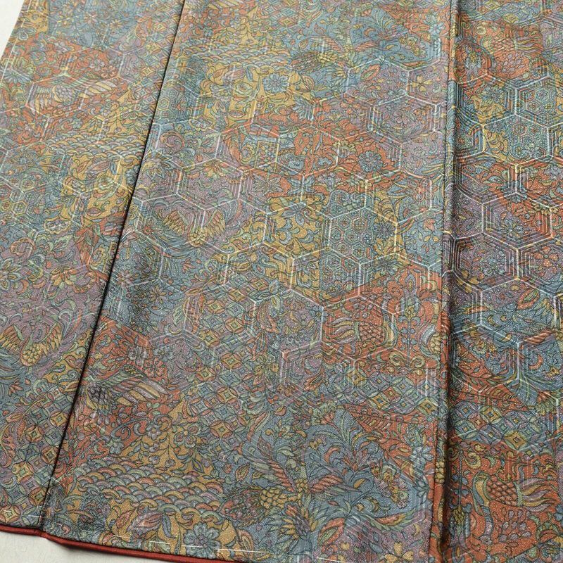 小紋 良品 しつけ糸付き 総柄 ポリエステル 幾何学柄・抽象柄 袷仕立て 身丈158.5cm 裄丈65cm 着物 多色使い_画像4