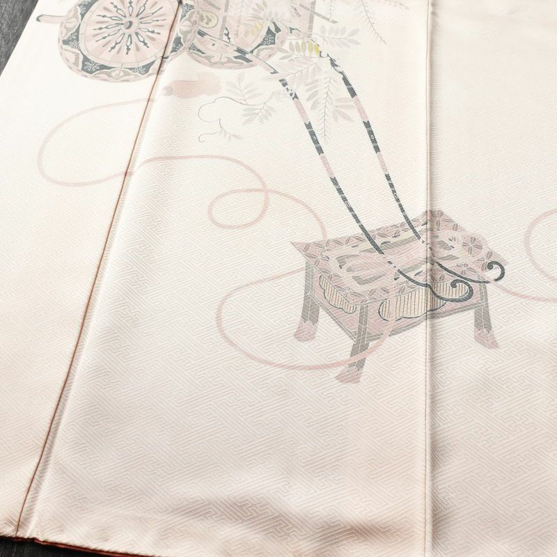 付け下げ 良品 綸子 一つ紋付き 正絹 木の葉・植物柄 袷仕立て 身丈161.5cm 裄丈65cm フォーマル 着物 ピンク_画像4