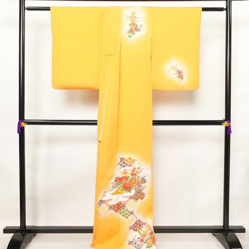 付け下げ 正絹 花柄 袷仕立て 身丈165cm 裄丈64.5cm 箔 金彩 フォーマル 着物 黄・黄土色_画像2