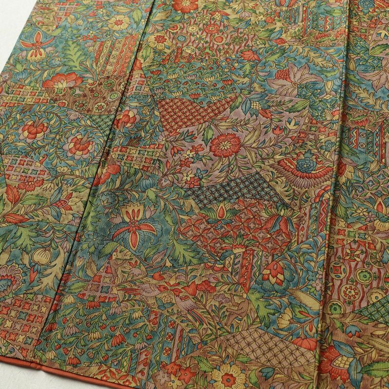 小紋 良品 縮緬 総柄 正絹 幾何学柄・抽象柄 袷仕立て 身丈153cm 裄丈66cm 着物 多色使い_画像4